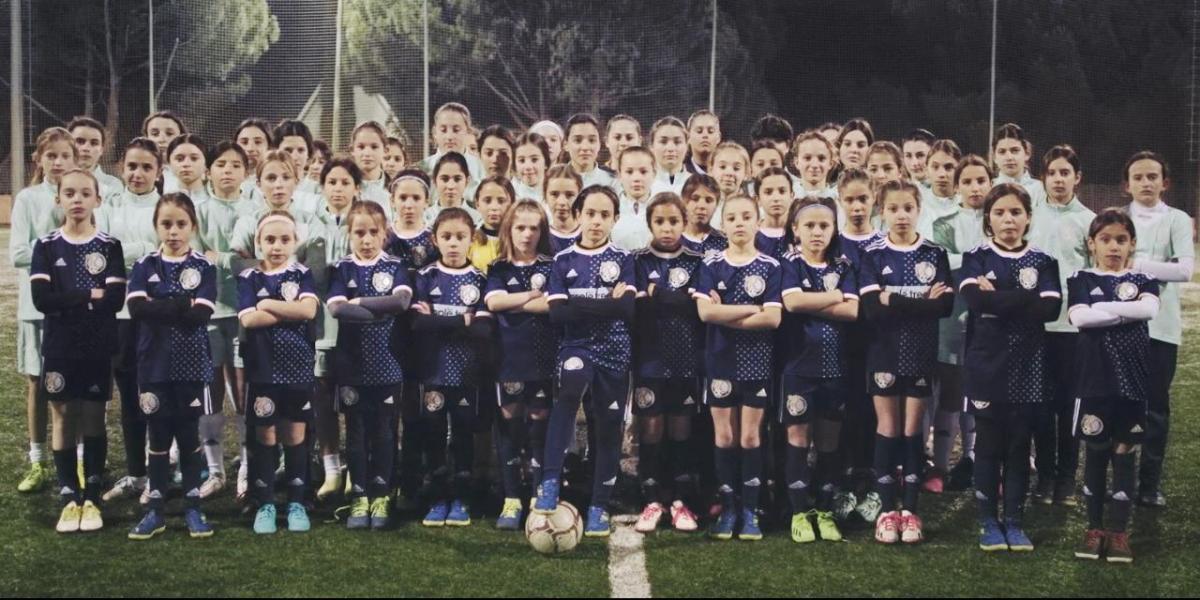 Las benjaminas del CFF Olympia Las Rozas funden sus medallas por la igualdad