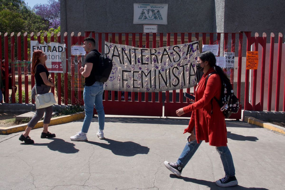 Las estudiantes de la Universidad Autónoma Metropolitana toman los cinco campus tras una denuncia de violación