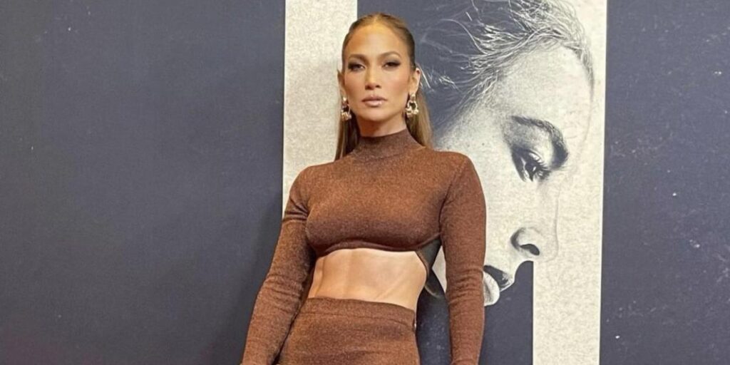 Las explosivas imágenes de Jennifer Lopez en ropa interior que hacen 'arder' Instagram