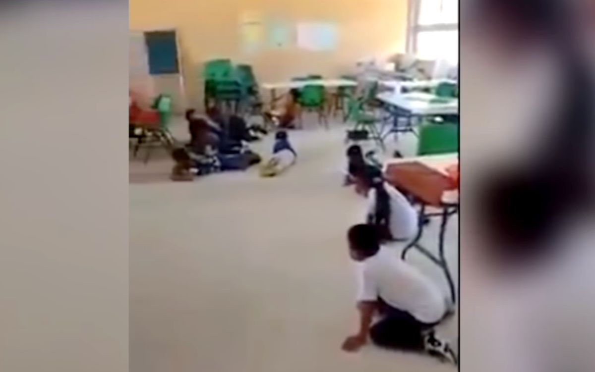 Maestro tranquiliza a alumnos durante balacera en Chiapas | Video
