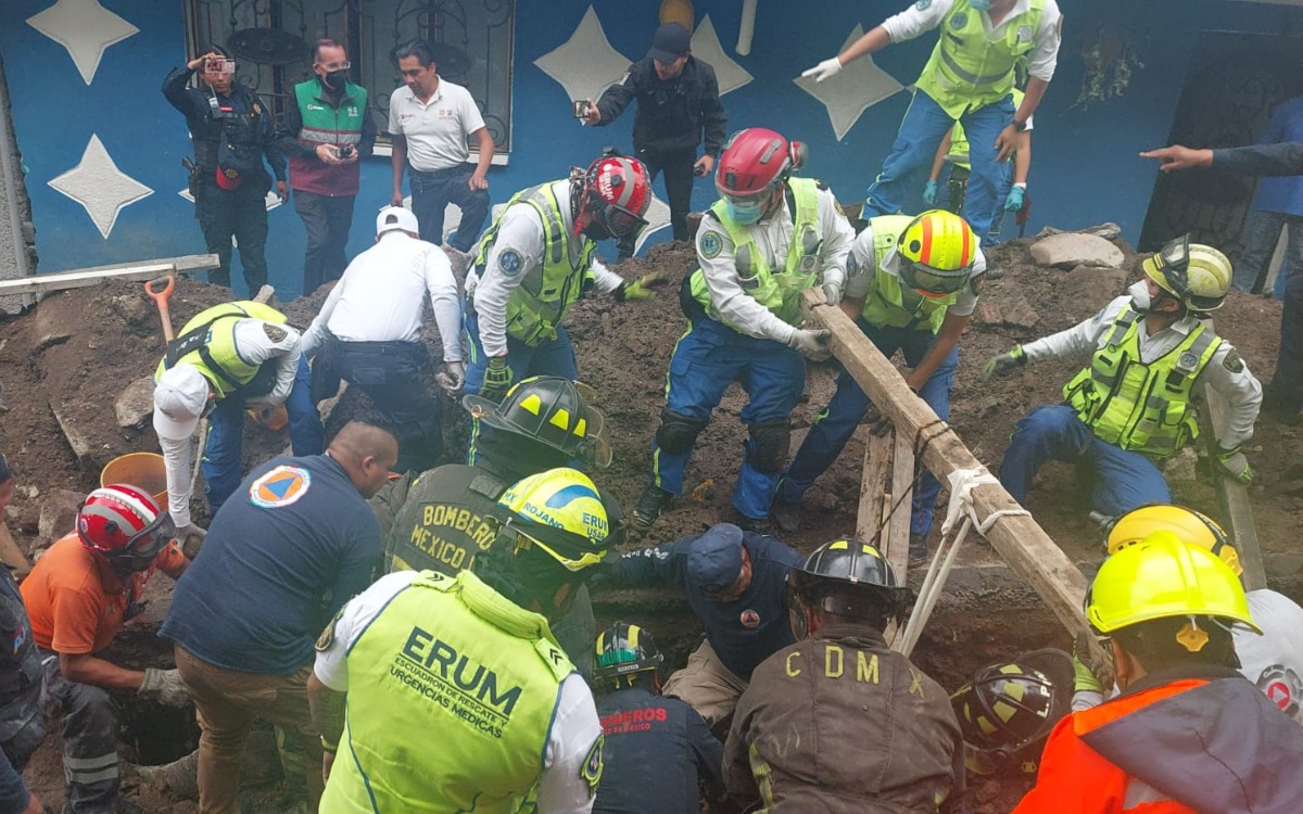 Muere trabajador de Sacmex tras deslave en CDMX | Video