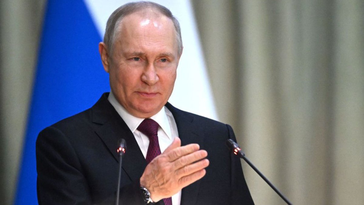 Putin visita Crimea, un día después de que la Corte Penal Internacional ordenara su arresto