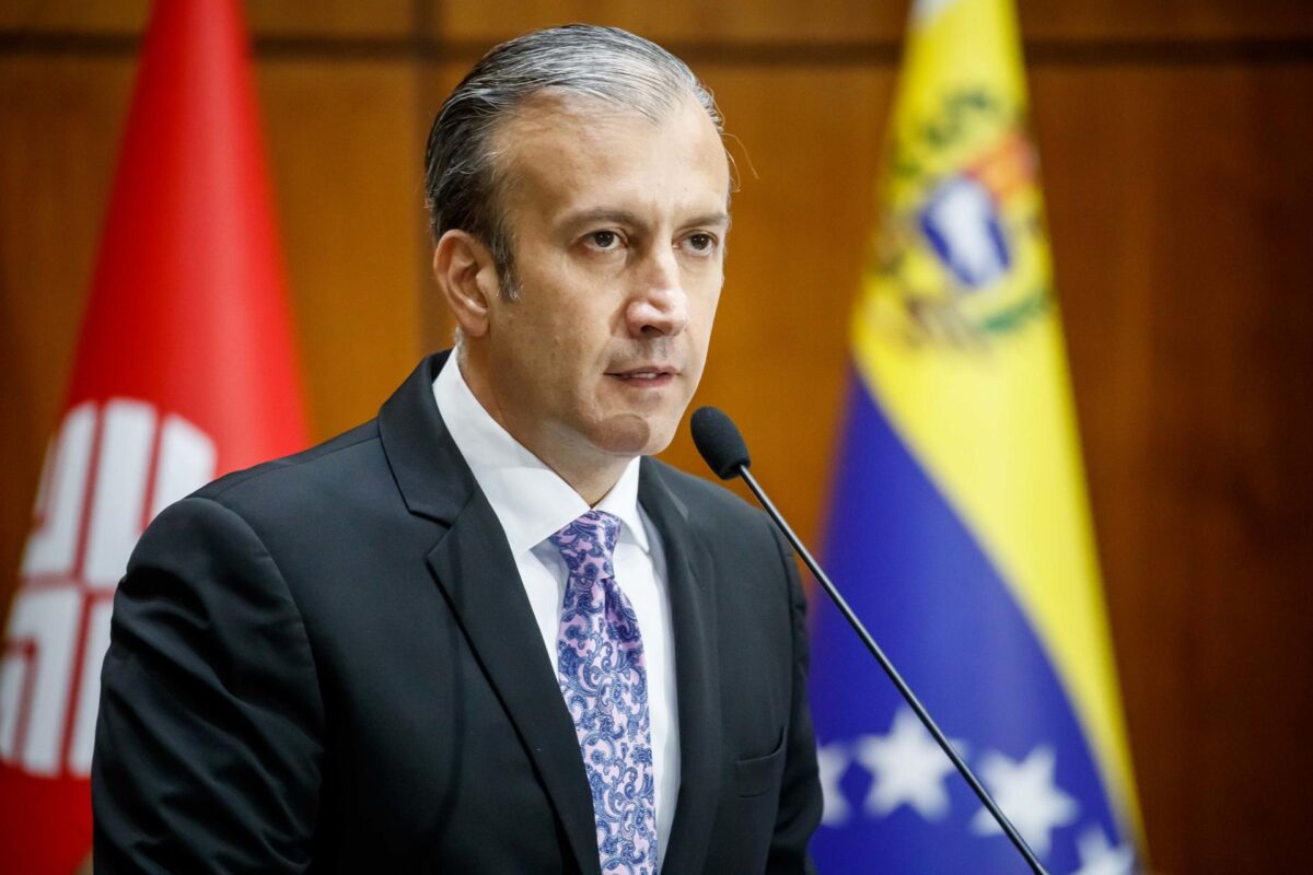 Renuncia ministro de Petróleo de Venezuela por corrupción