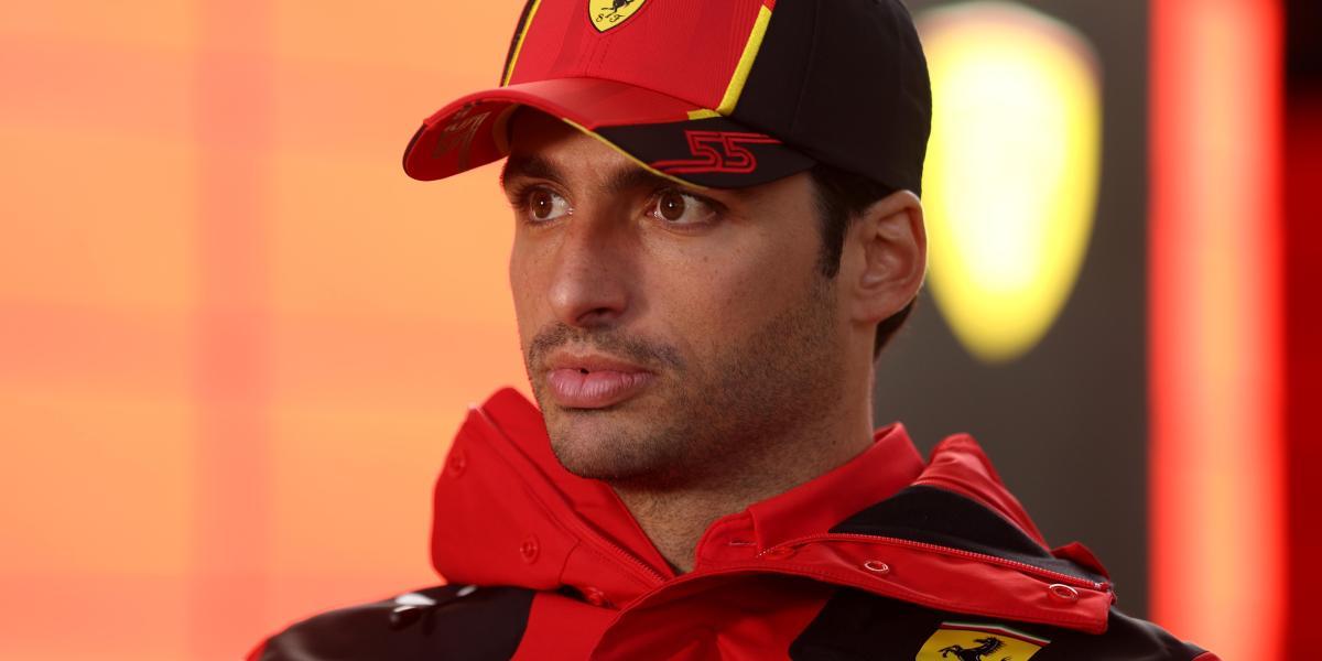 Sainz confía en el plan de Ferrari y Leclerc dice que sigue mirando al título