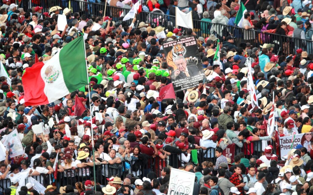 Se concentran en el Zócalo por conmemoración de Expropiación Petrolera | Fotos y videos