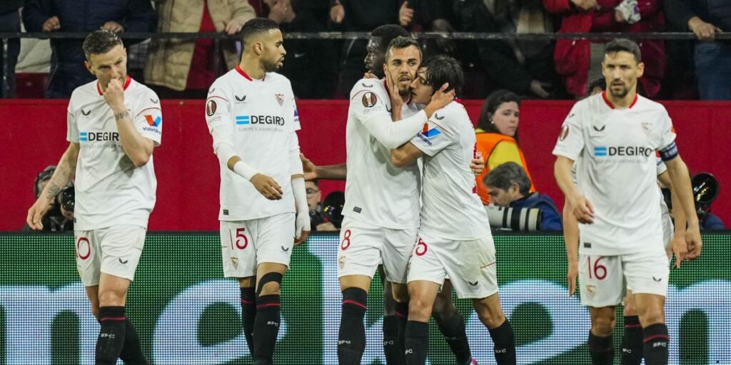 Un Sevilla de dos caras revive ante el Fenerbahçe