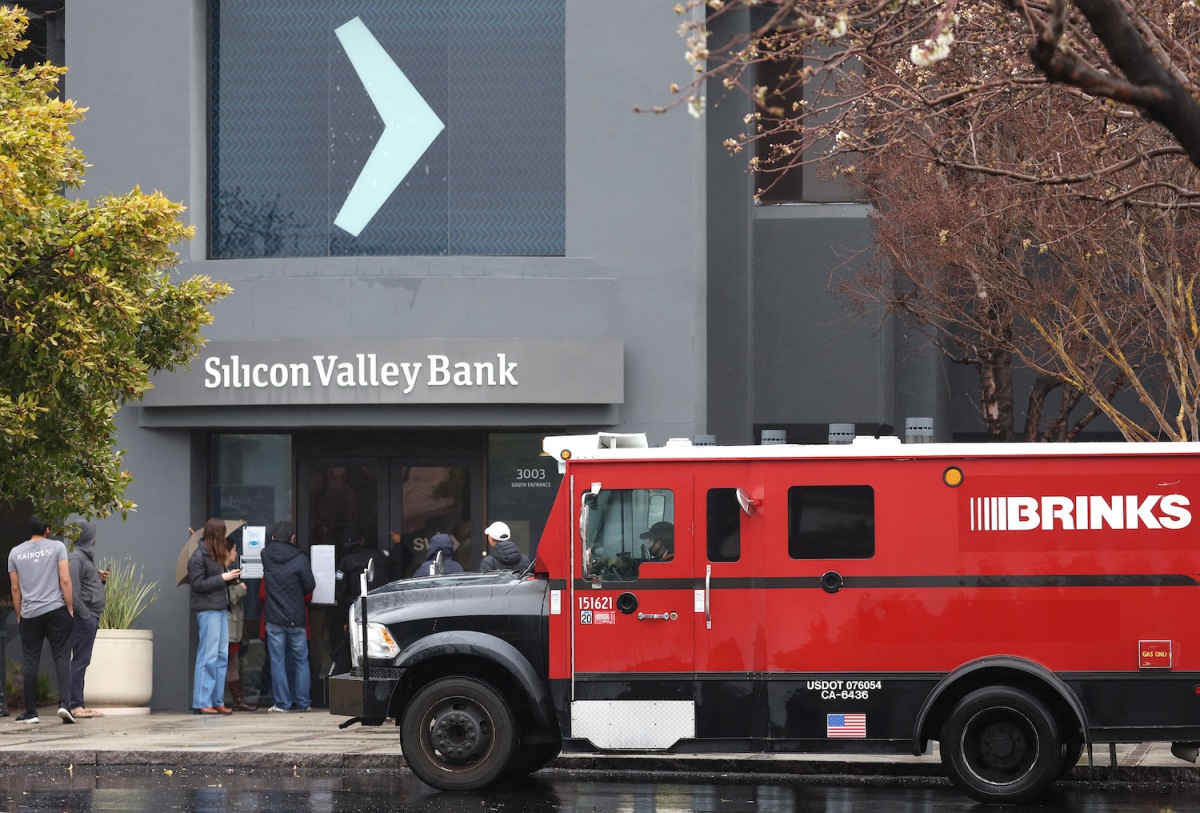 Daily Crunch: con solo $ 2.2 mil millones en liquidez restante, la empresa matriz de SVB se declara en bancarrota