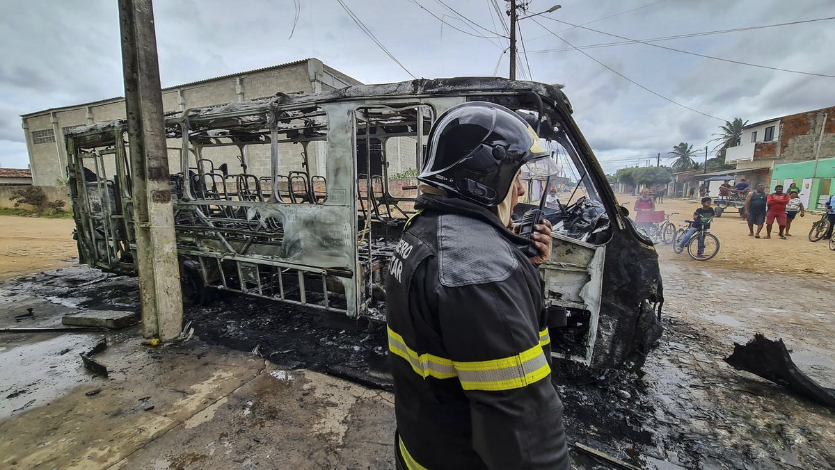 Una veintena de ciudades brasileñas sufre dos días de ataques criminales coordinados