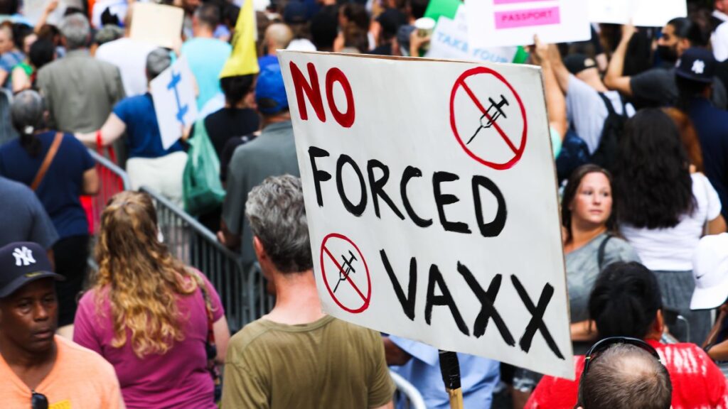 bloquean mandato sobre vacunación contra el COVID-19