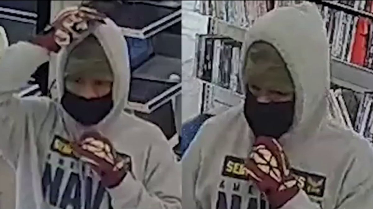 tres ladrones roban a punta de pistola una tienda de empeño en Broward