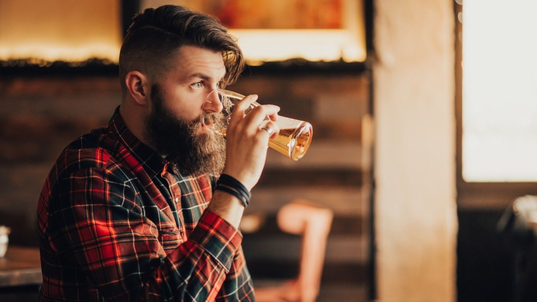 ¿Cuánta cerveza se pierde en el pelo de la barba?