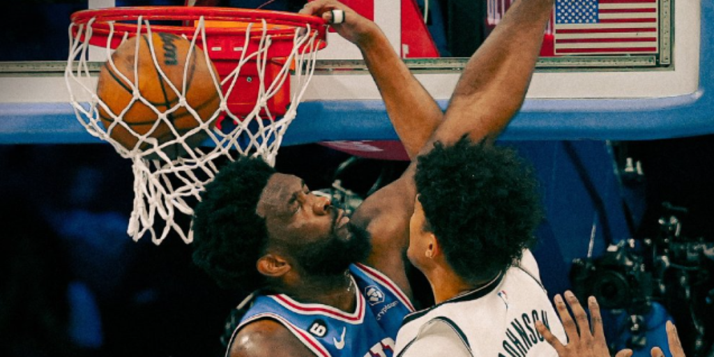 ¿Cómo se atreve? El mate bárbaro con el que Cam Johnson humilló a Embiid