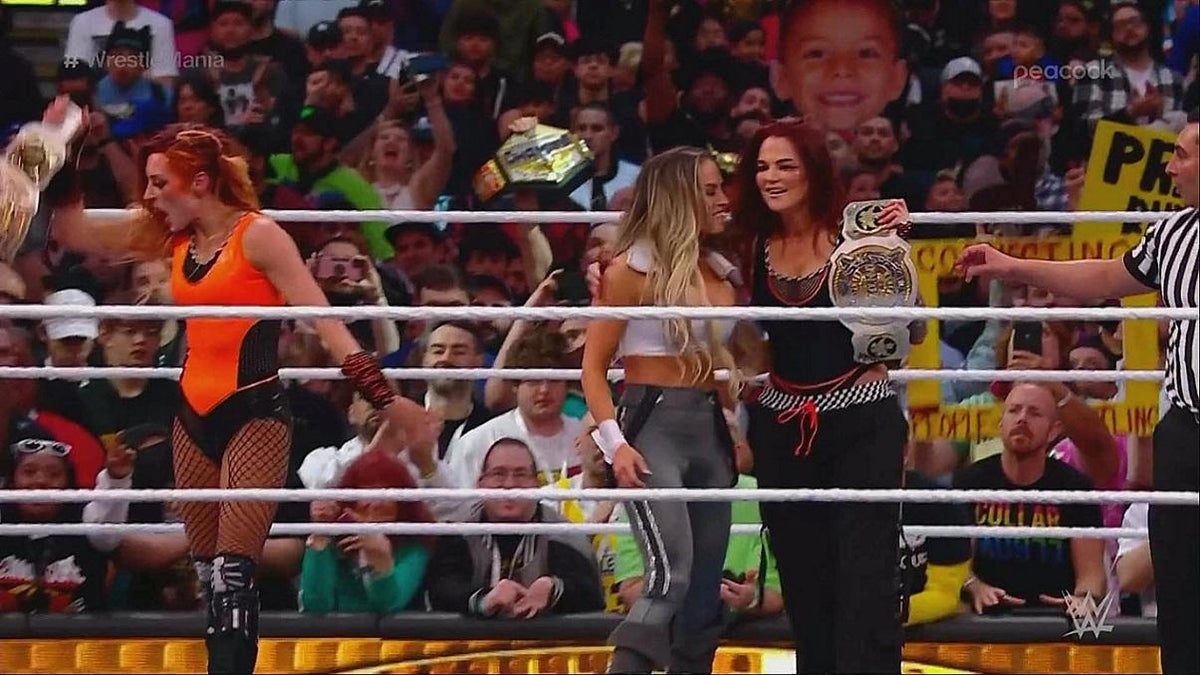 WWE Wrestlemania 39 ve a Becky Lynch, Trish Stratus y Lita derrotar a Damage CTRL