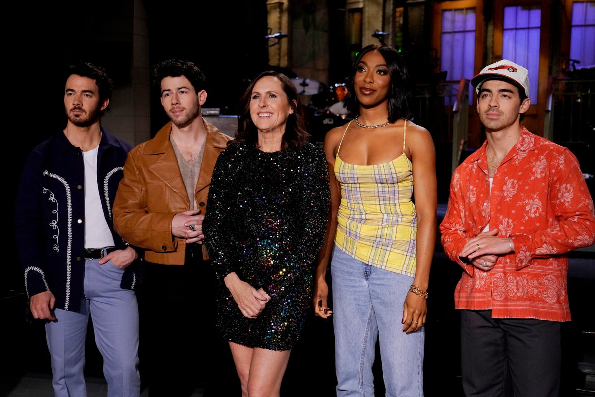 La exalumna de Saturday Night Live Molly Shannon regresa en un nuevo episodio