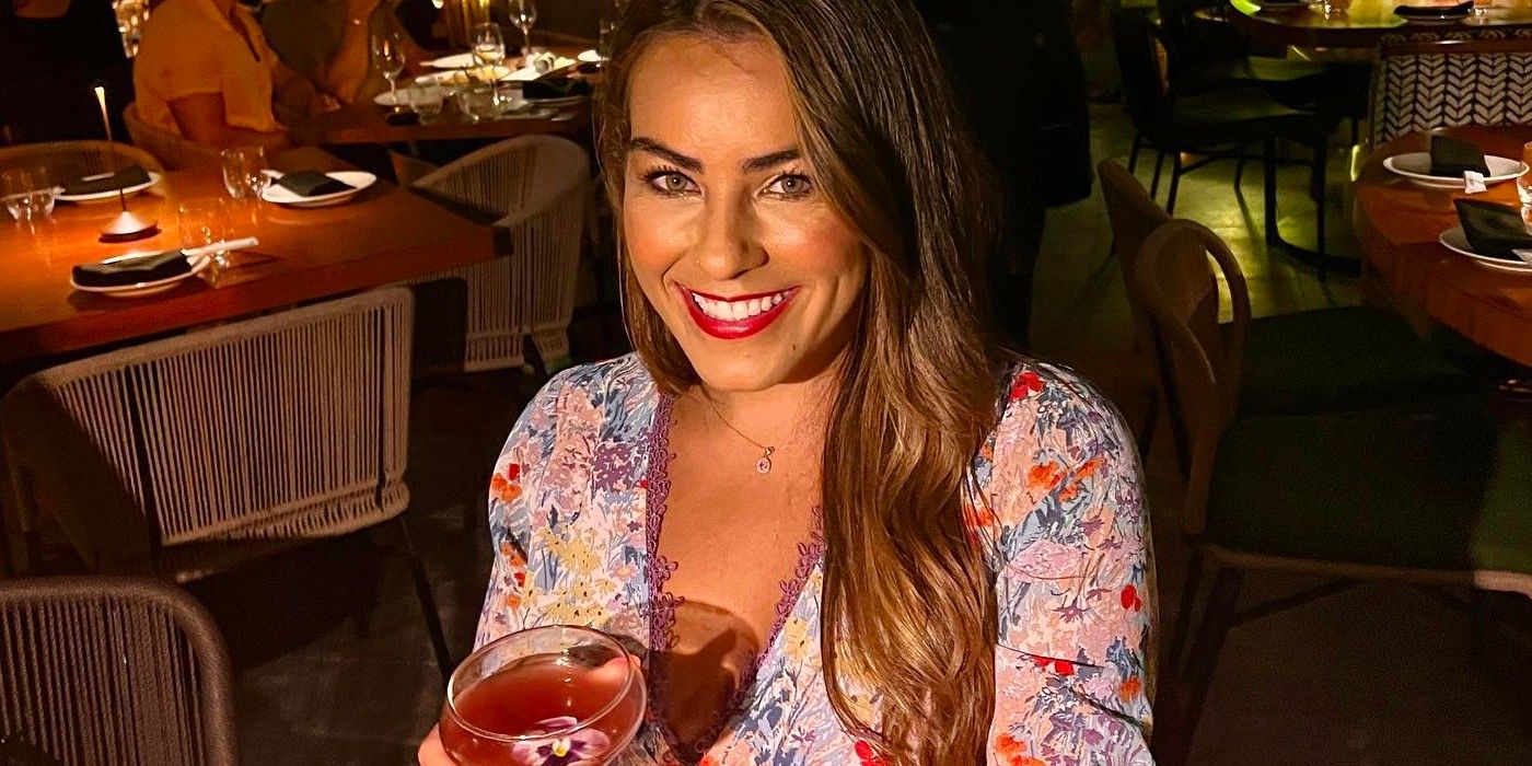 VVeronica from 90 Day Fiance wearing print blouse with cocktail