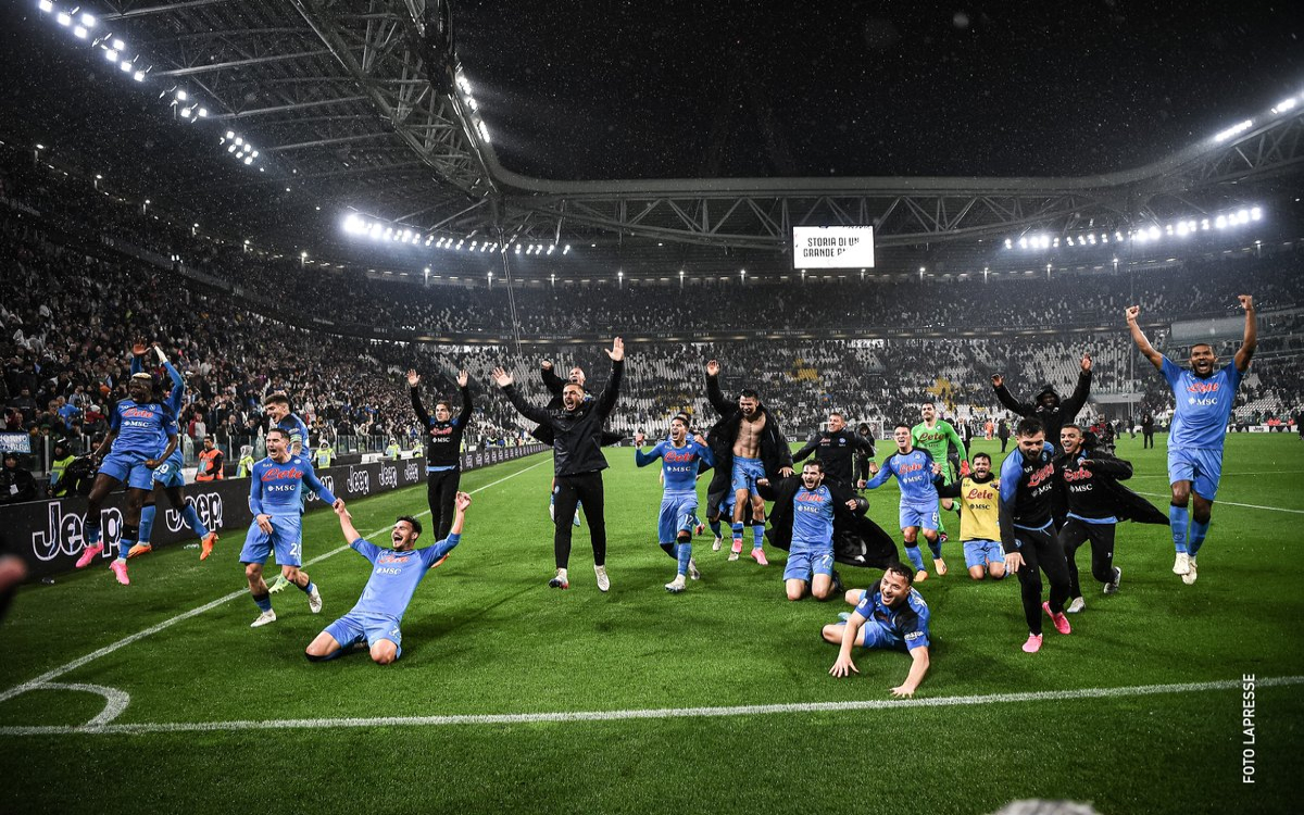 Acaricia Napoli, con Hirving Lozano, el Scudetto en la Serie A de Italia | Tuit