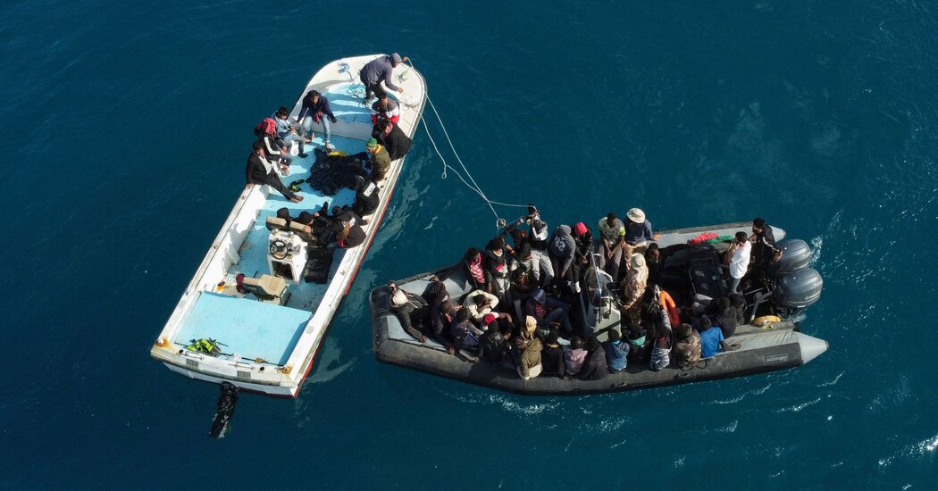 Barco se hunde en el Mediterráneo y al menos 55 personas se ahogan
