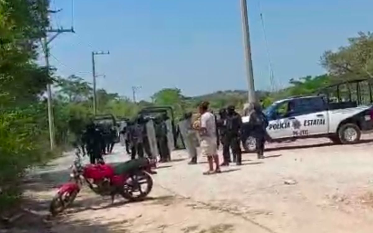 Desalojan con violencia a opositores del transísmico en Oaxaca