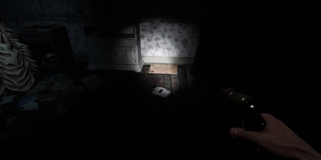 Demonologist Ouija Board Cursed Item from Random Spawn on Abandoned House Map