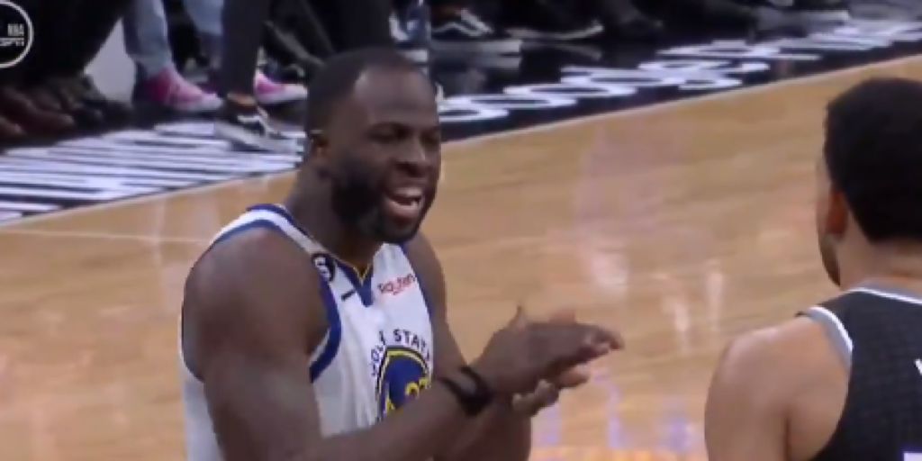 Draymond Green sale 'calentito' del primer partido en Sacramento