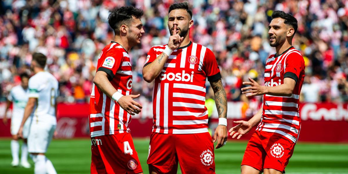 El Girona gana al Elche y ya saborea la permanencia