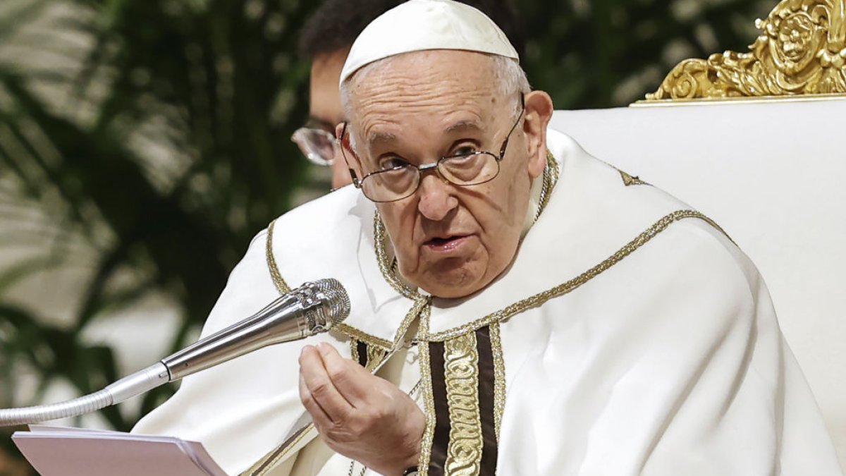 El papa Francisco preside la misa de Jueves Santo en el Vaticano
