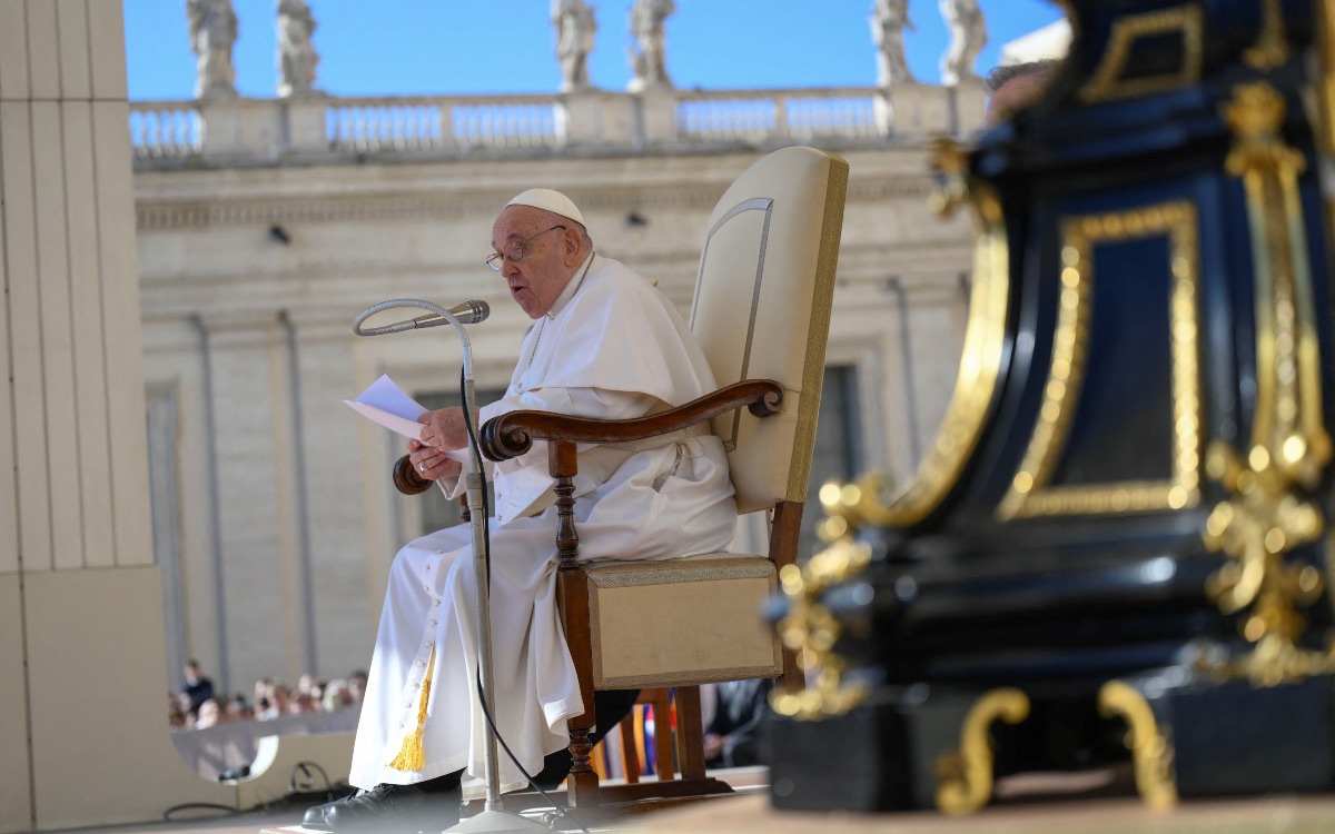El papa no oficiará varias misas de Semana Santa por su salud, según medios