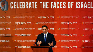 En Israel, Ron DeSantis promueve sus credenciales en política exterior