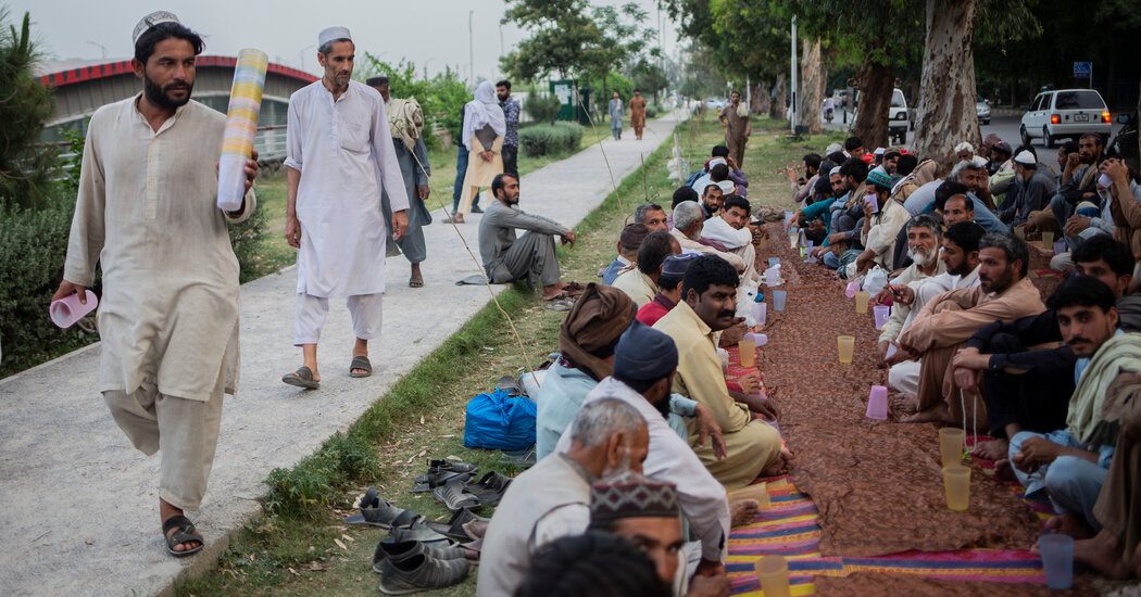 En Pakistán, la crisis económica silencia las celebraciones del Ramadán