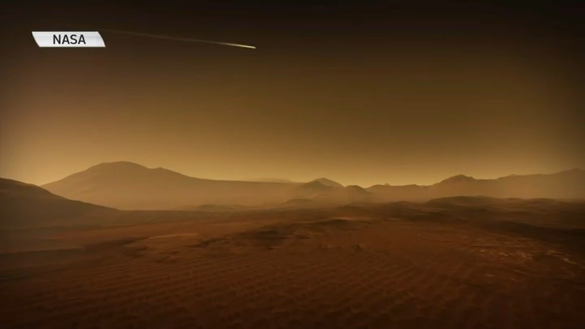 Encuentran signos de agua en las dunas de arena de Marte