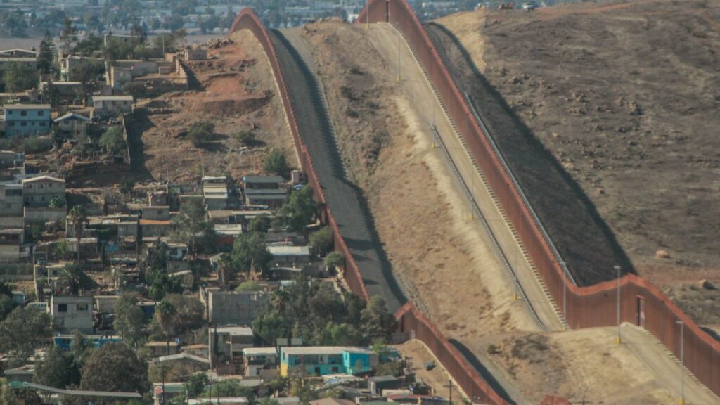 Estados Unidos debate proyecto de ley sobre el muero fronterizo con México