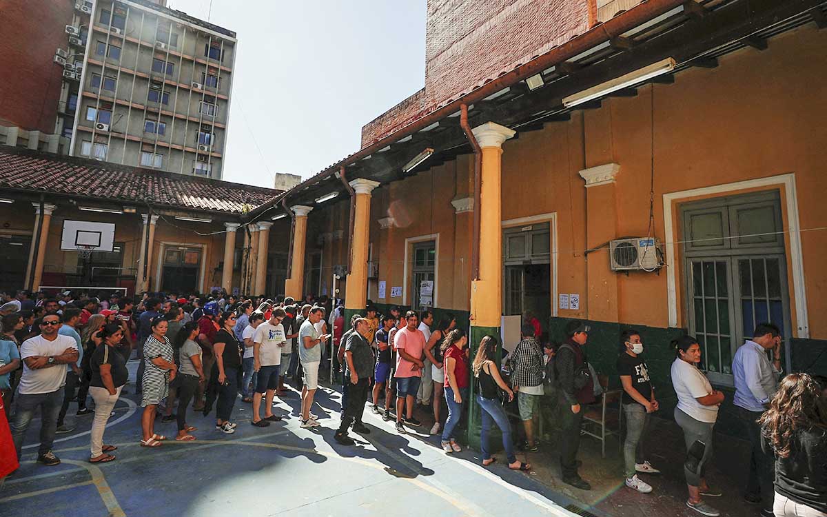 Gran afluencia y cruce de acusaciones en elecciones de Paraguay