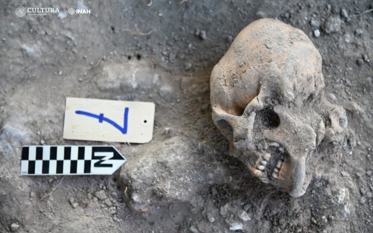 Hallan restos de 8 jóvenes sacrificados hace 2 mil años en pirámide mata