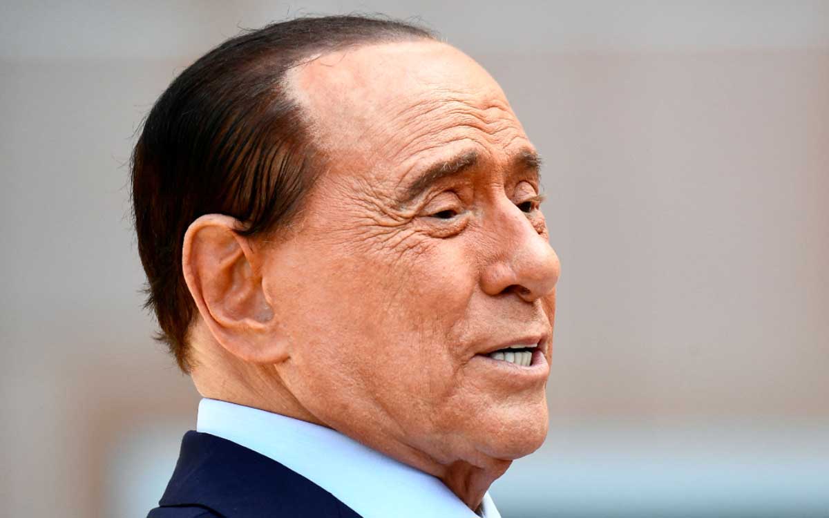 Hospitalizan a Berlusconi en terapia intensiva en un hospital de Milán
