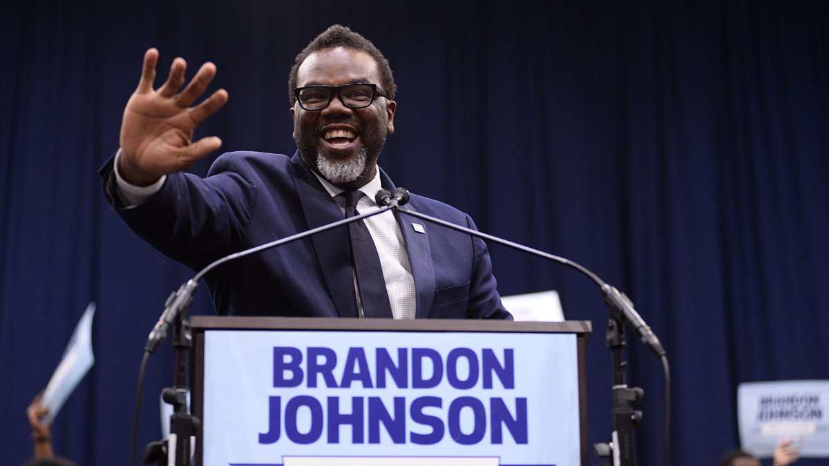 Johnson gana las elecciones para la alcaldía de Chicago, según proyecta AP