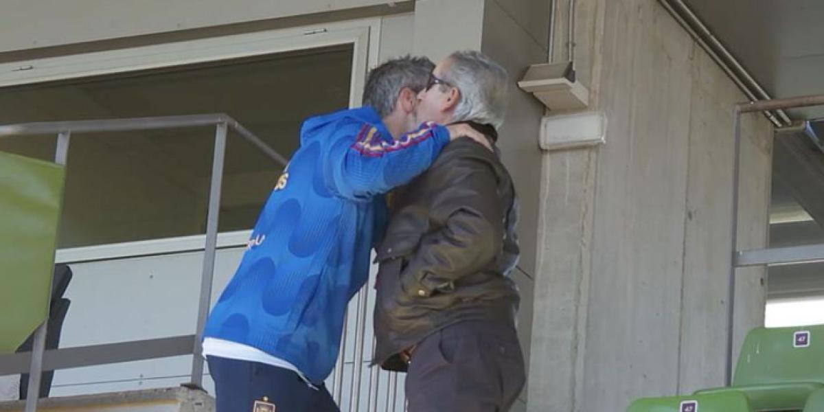 Jorge Vilda recibe la visita de su padre, que compartió banquillo con Cruyff