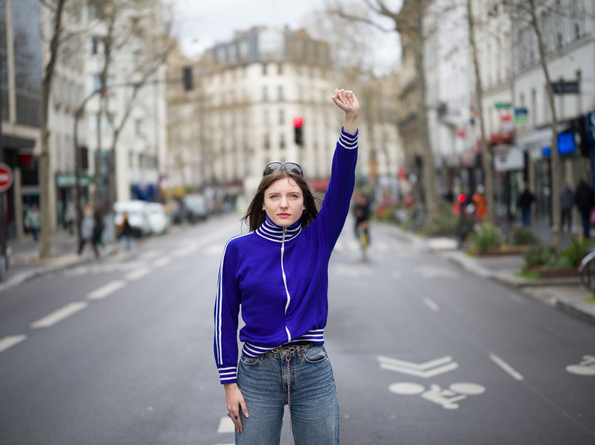 La joven francesa que con su baile tecno se opone a Macron: “No hay nada que esté bien en esta reforma”