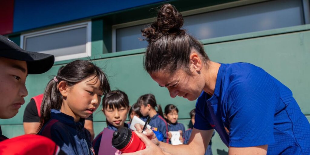 Las jugadoras del Barça, estrellas para las niñas de la Academy World Cup