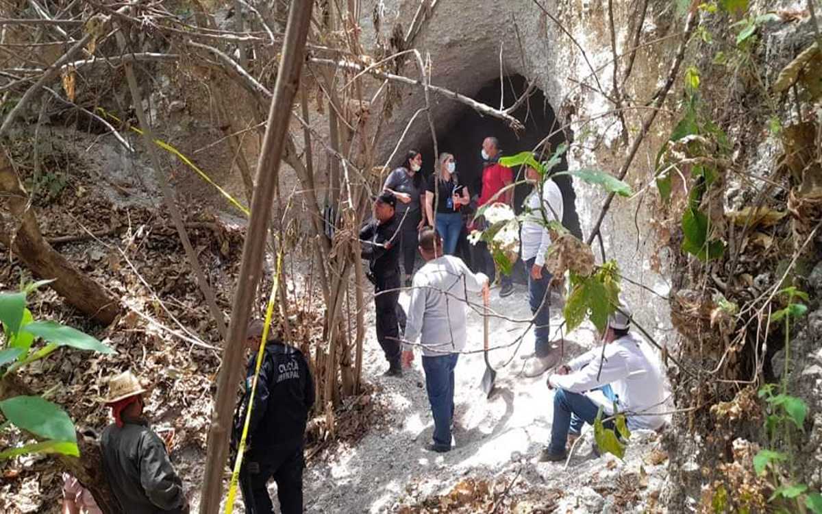 Localizan a dos personas en fosa clandestina dentro de una cueva de Nayarit