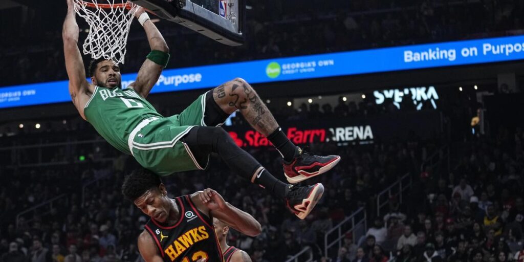 Los Celtics sienten urgencia y doblegan a los Hawks para citarse con los Sixers