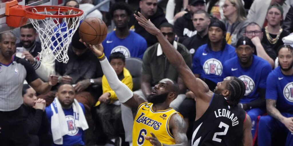 Los Lakers pierden una oportunidad de playoffs