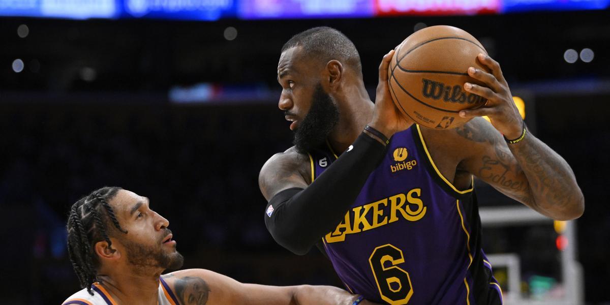 Los Lakers se aprovechan de los Suns y siguen soñando con la quinta posición