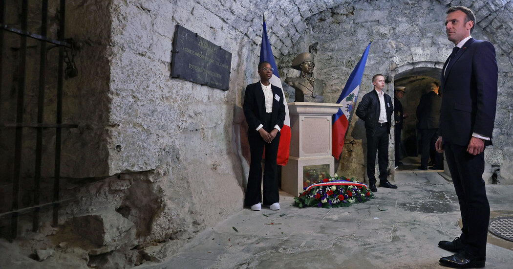 Macron honra a Toussaint Louverture, revolucionario haitiano