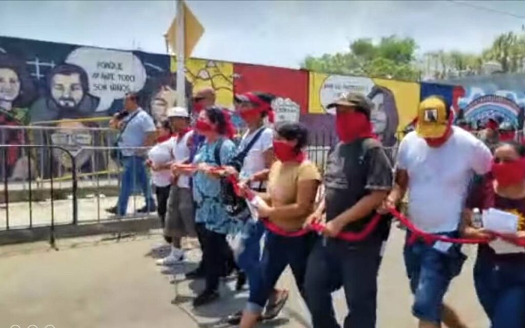 Migrantes amordazados exigen proceso contra Francisco Garduño