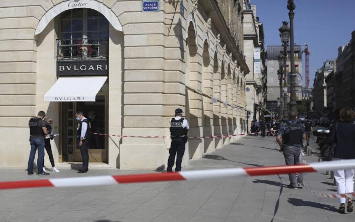 Millonario robo armado en una joyería de París