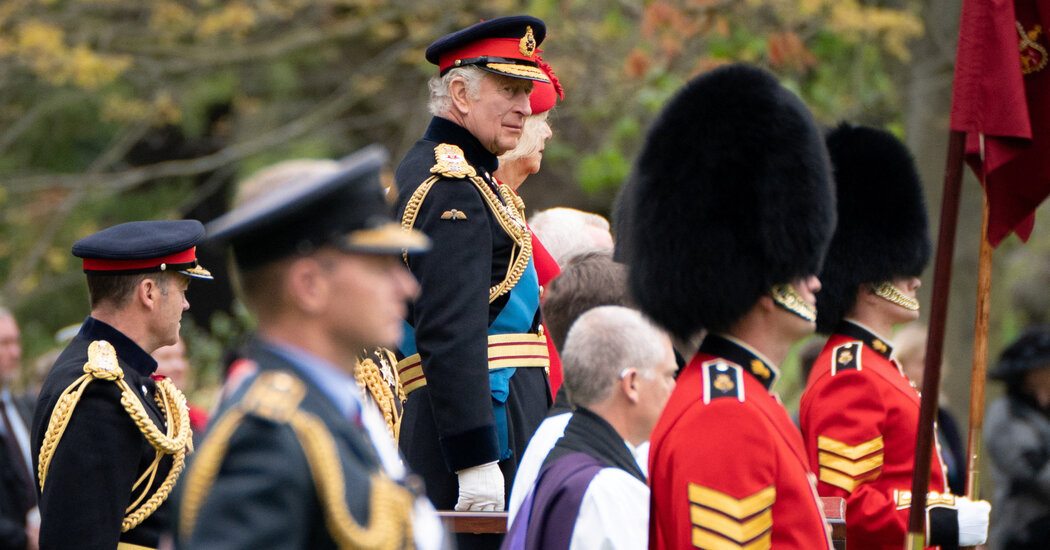 Muchos en el Reino Unido saludan la coronación del rey Carlos encogiéndose de hombros