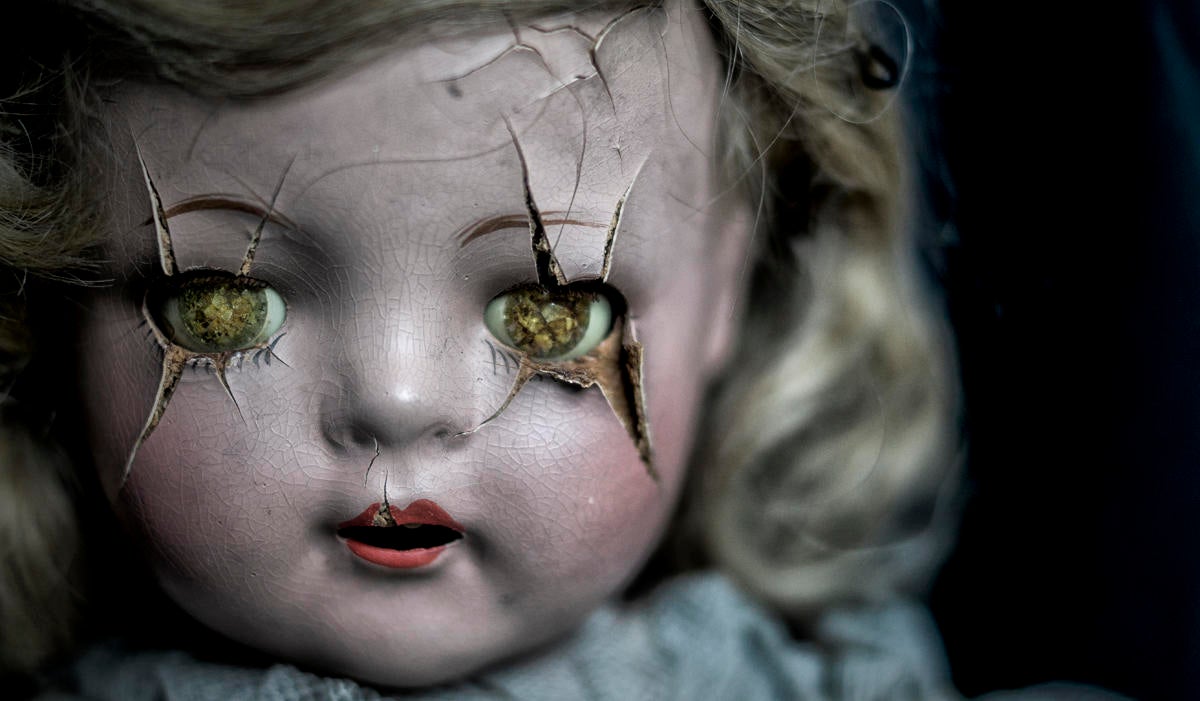 Muñeca ‘embrujada’ con cabello y ojos humanos aterroriza a presentadora de televisión