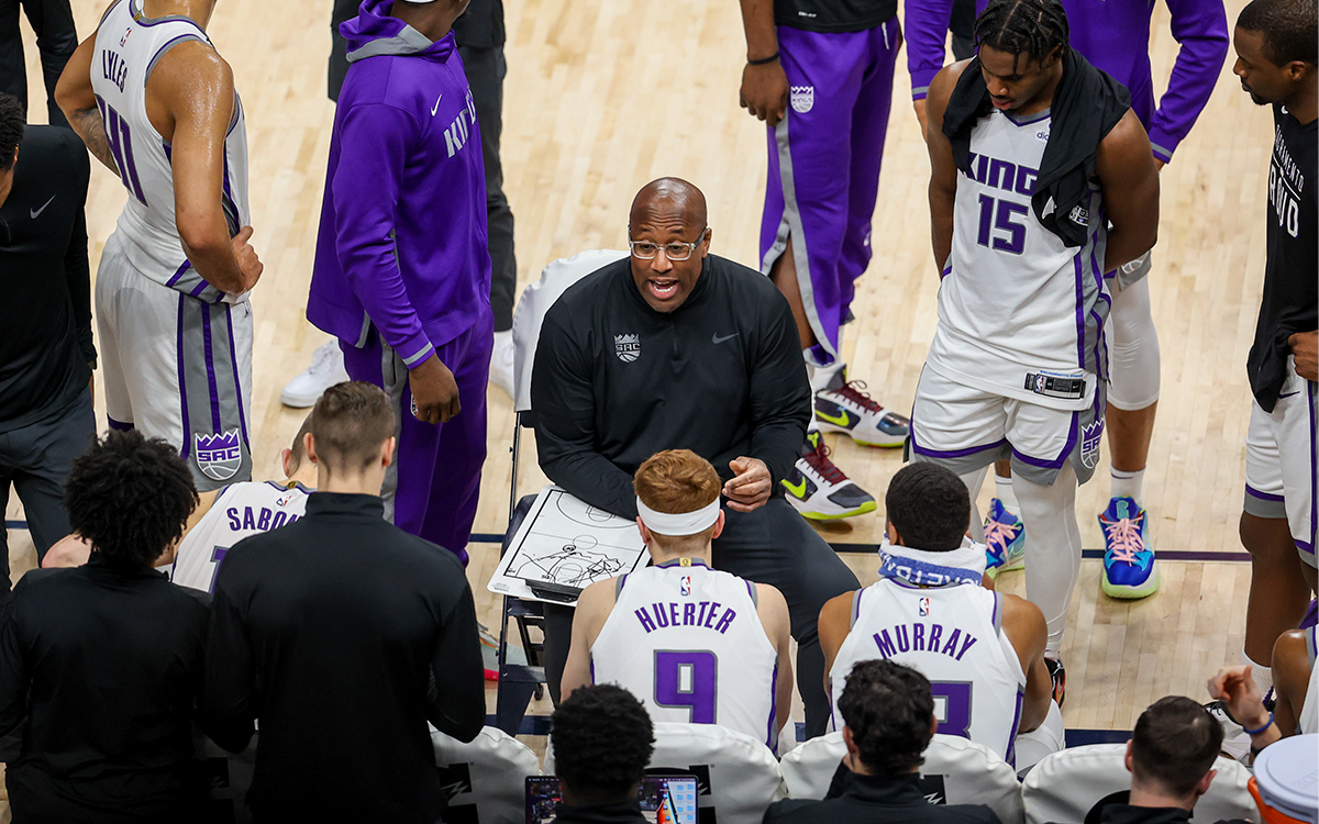 NBA: Mike Brown de los 'Kings' es el primer 'Entrenador del Año' unánime
