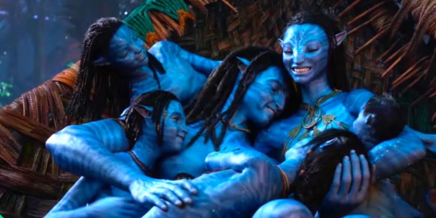 Jake Sully and the his Family cuddle in Avatar The Way Of Water