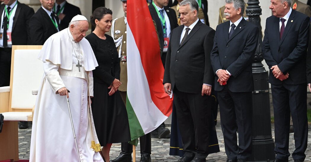 Papa regresa a Hungría, para deleite de Viktor Orban